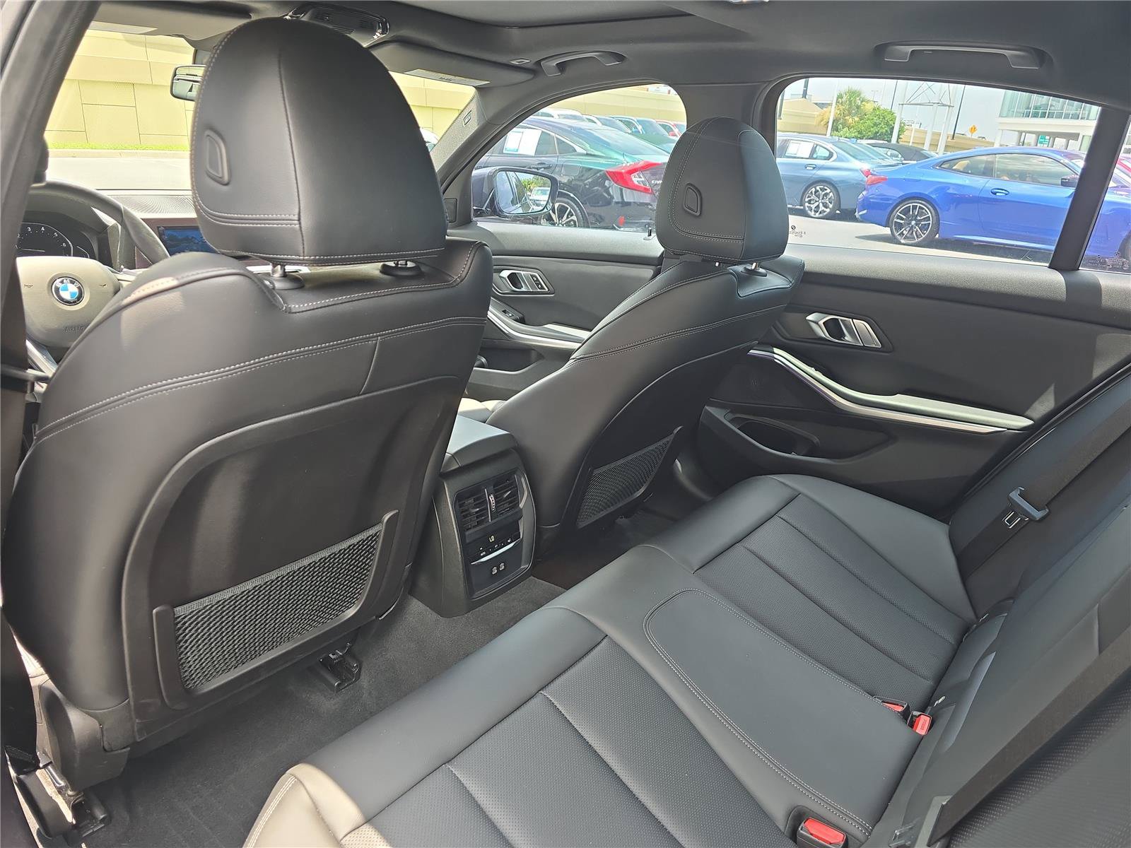 Used 2022 BMW 330i Sedan w/ Driving Assistance Package RWD image 10