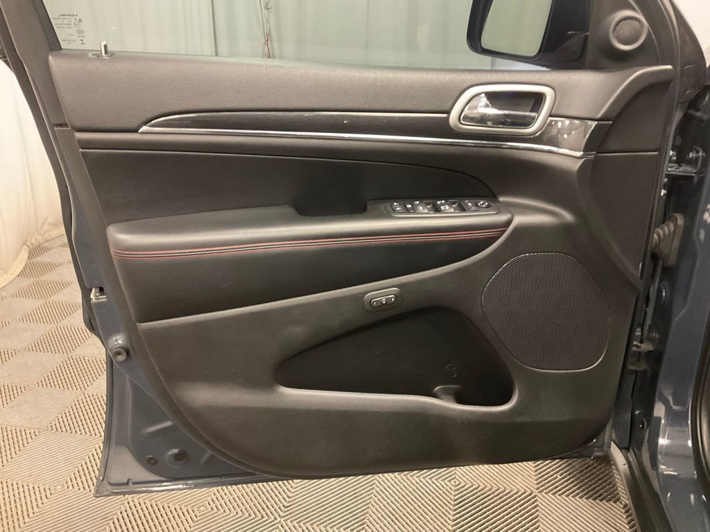 Used 2018 Jeep Grand Cherokee Trailhawk w/ Trailhawk Luxury Group image 16