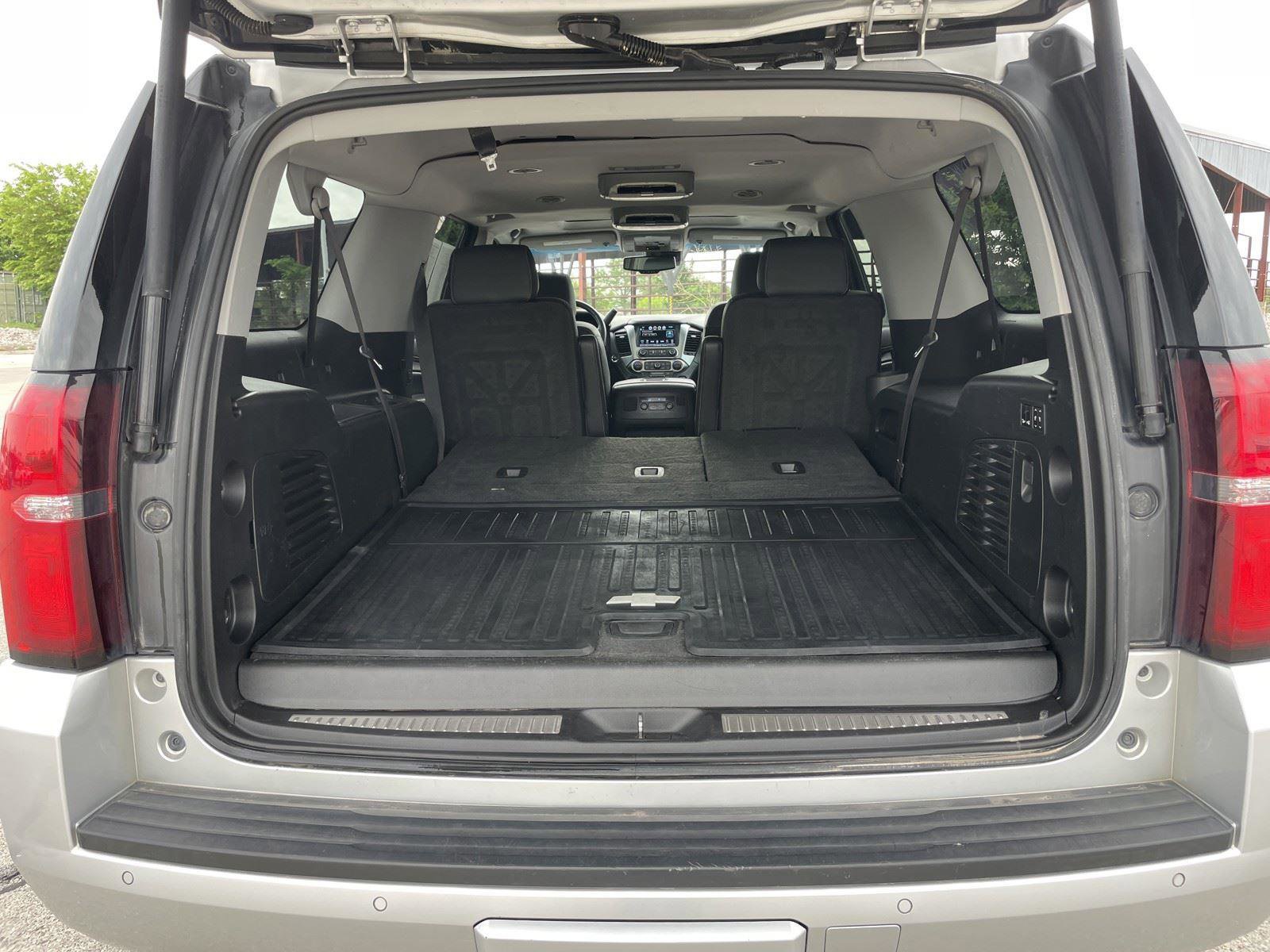 Used 2018 Chevrolet Suburban LT w/ Luxury Package RWD image 26