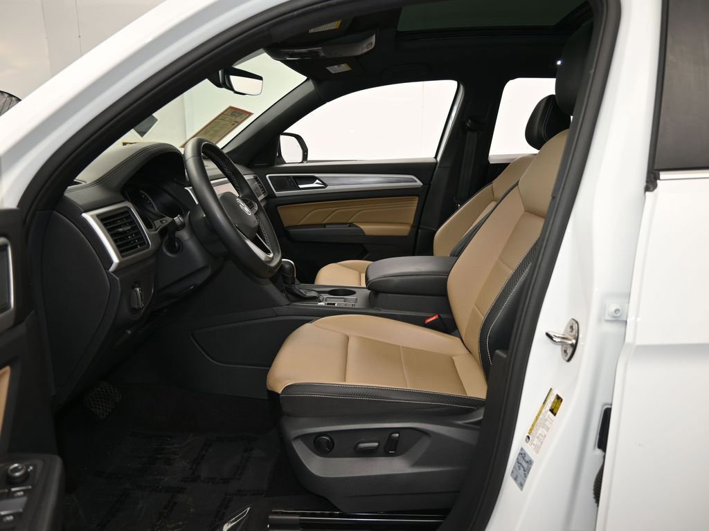 Used 2021 Volkswagen Atlas Cross Sport SE w/ Panoramic Sunroof Package image 12