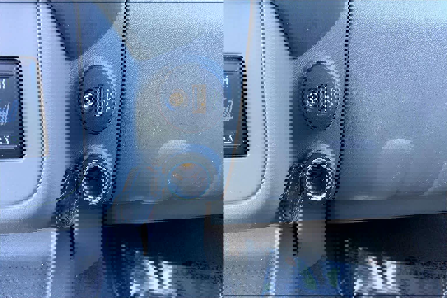 Used 2020 Nissan Frontier SV image 31