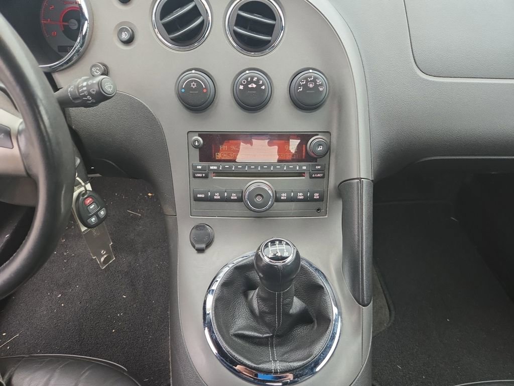 Used 2006 Pontiac Solstice Convertible w/ Premium Package RWD image 19