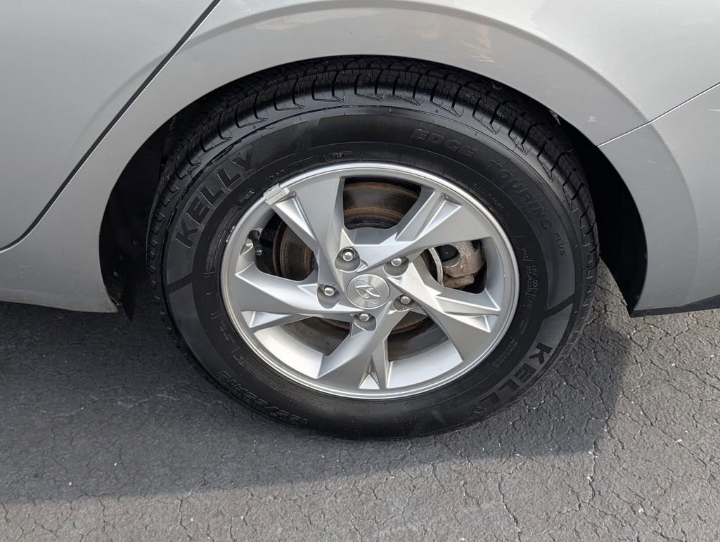 Used 2023 Hyundai Elantra SE image 23