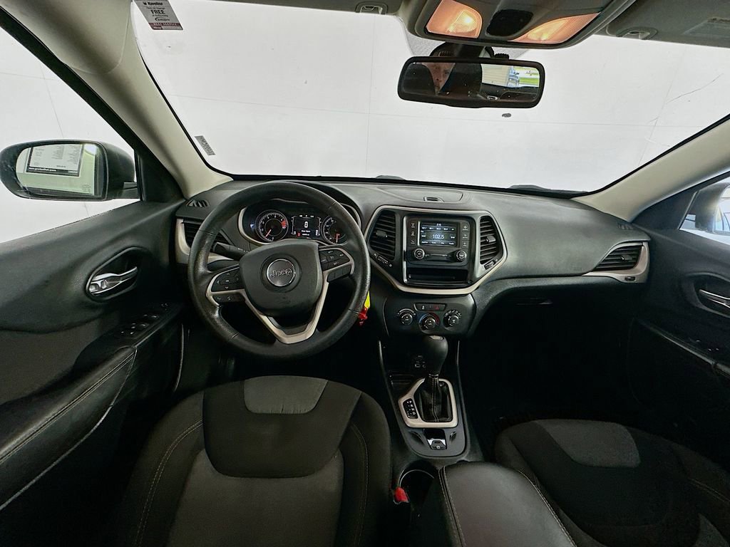 Used 2016 Jeep Cherokee Sport FWD image 21