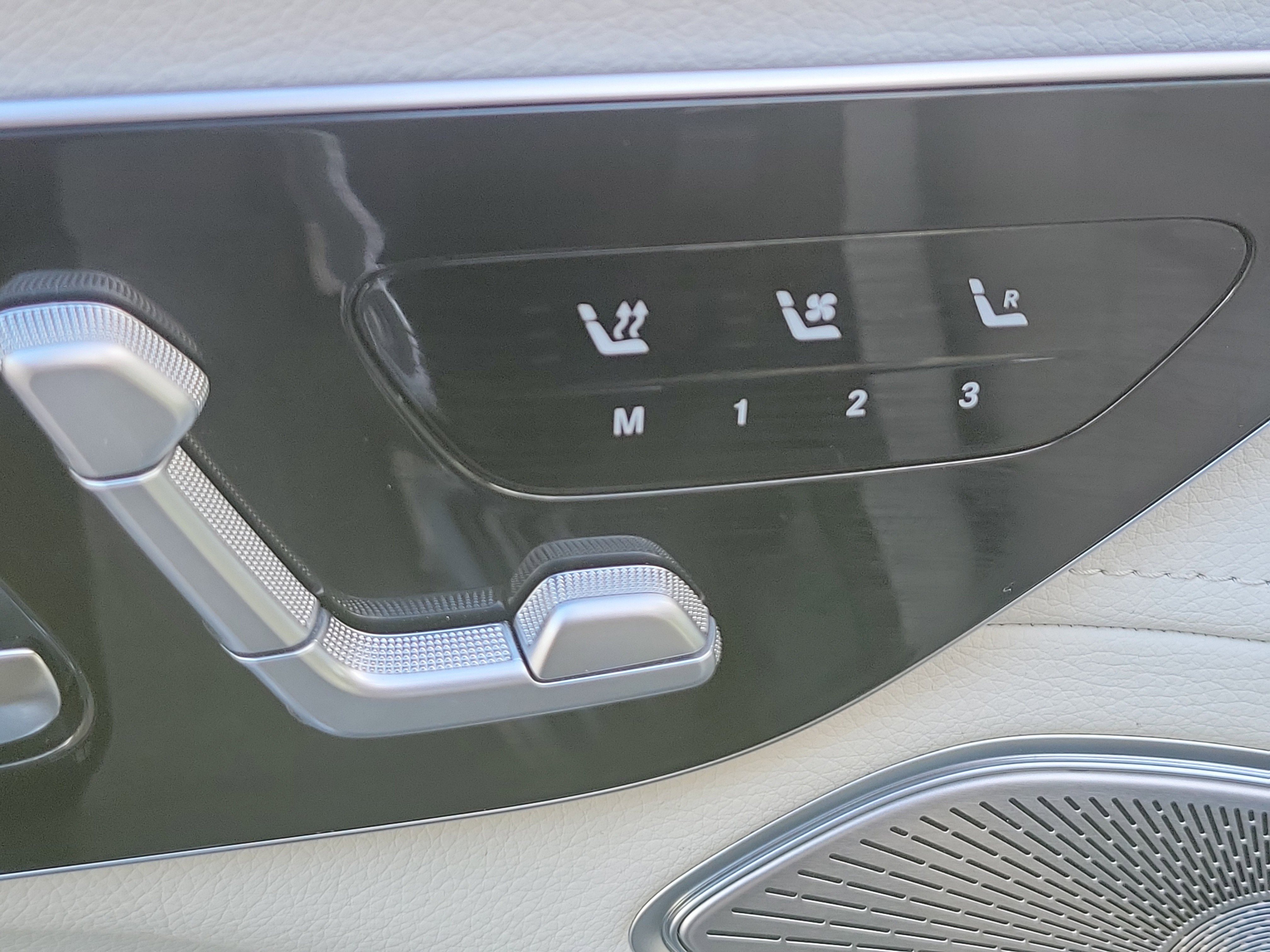 Used 2023 Mercedes-Benz EQS 580 4MATIC SUV image 23