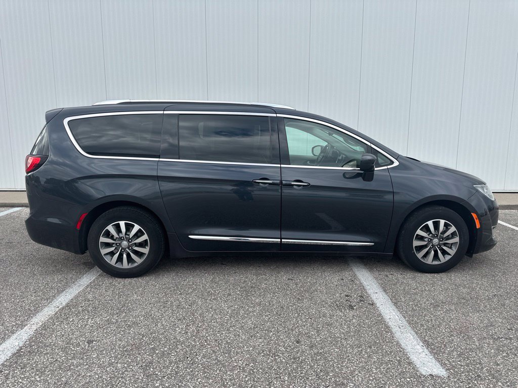 Used 2020 Chrysler Pacifica Touring-L Plus FWD image 9