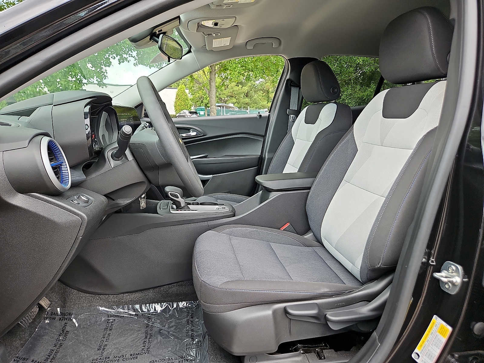 Used 2025 Chevrolet Trax LS w/ LS Convenience Package FWD image 13