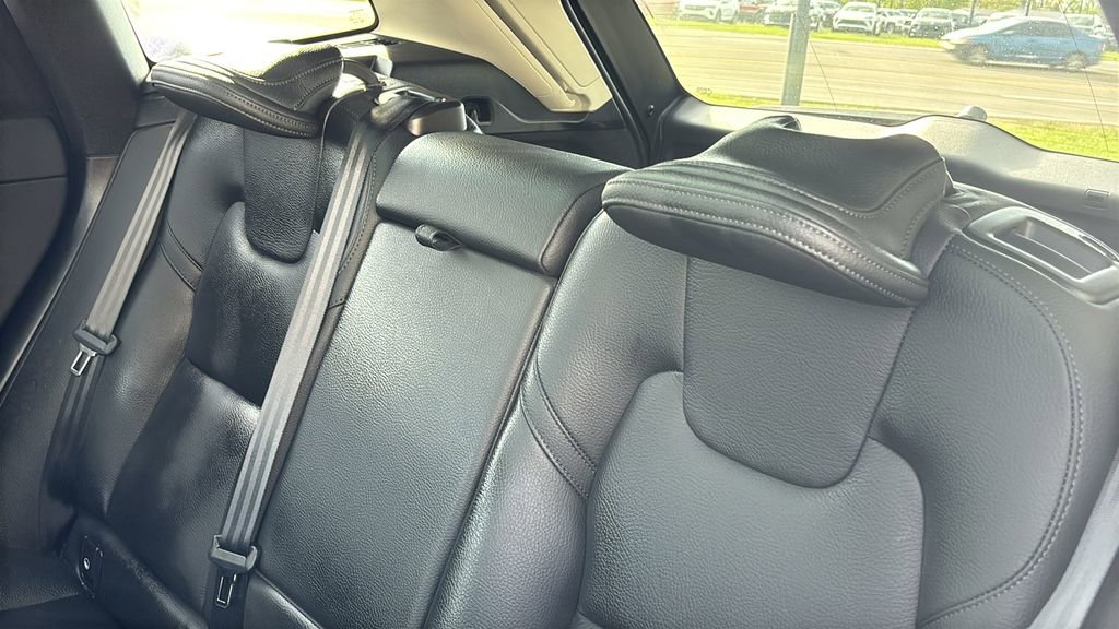 Certified 2025 Volvo XC60 B5 Plus AWD/4WD image 26