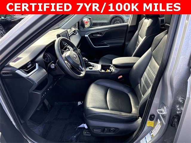 Used 2021 Toyota RAV4 XLE Premium image 14