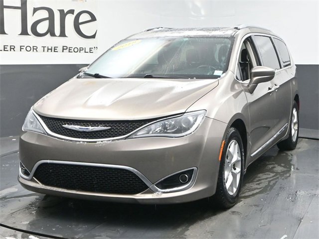 Used 2018 Chrysler Pacifica Touring-L Plus w/ Tire & Wheel Group image 7