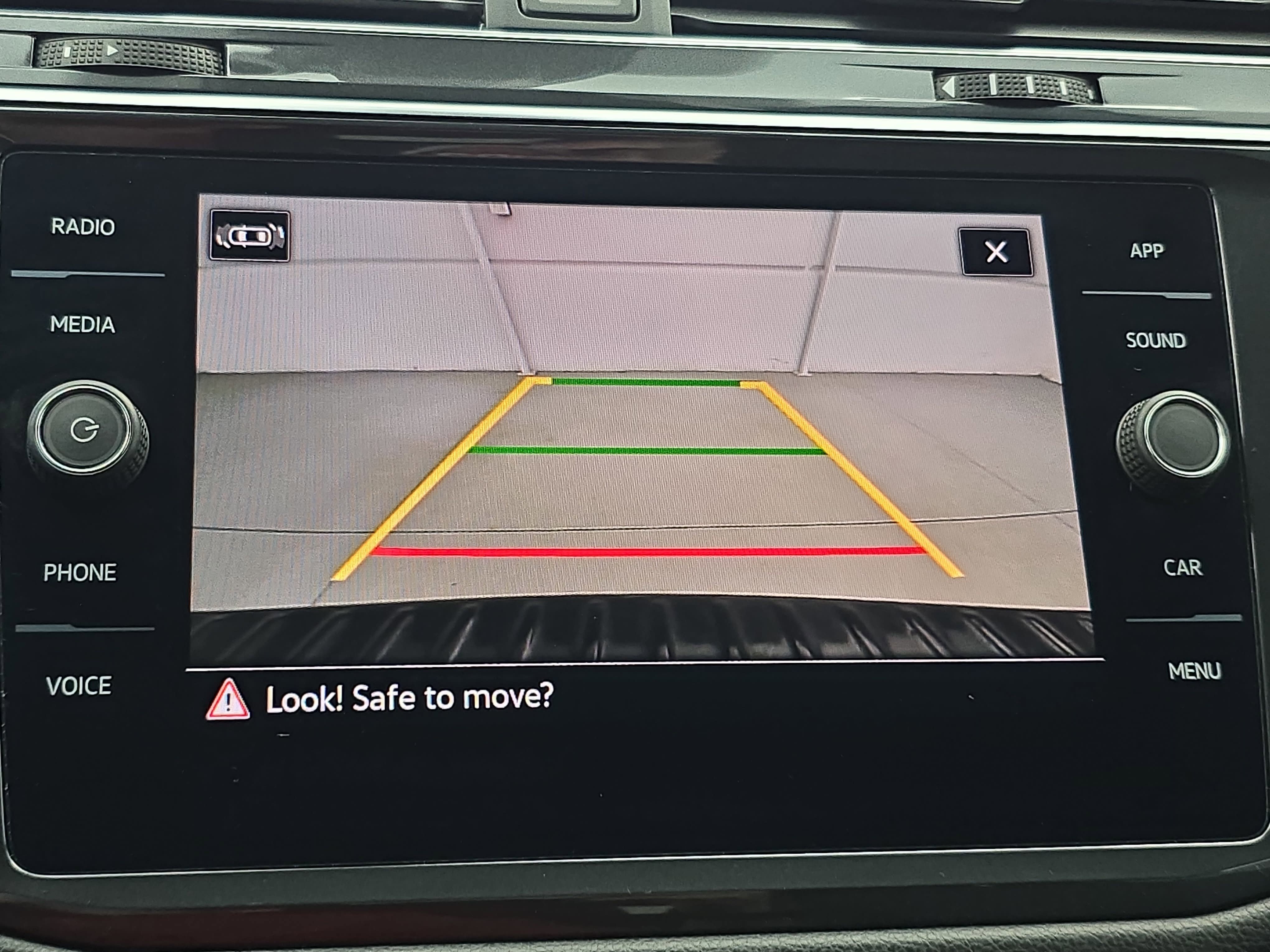 Certified 2022 Volkswagen Tiguan SE R-Line FWD image 24