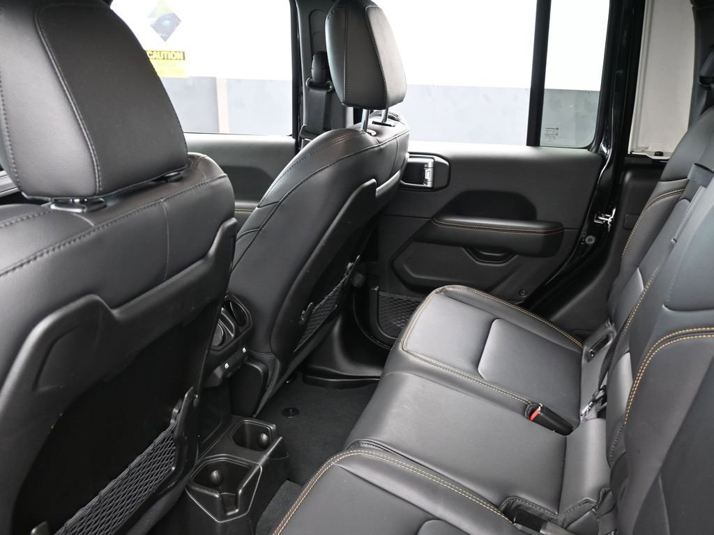 Used 2024 Jeep Gladiator Sport w/ Premium Package image 35