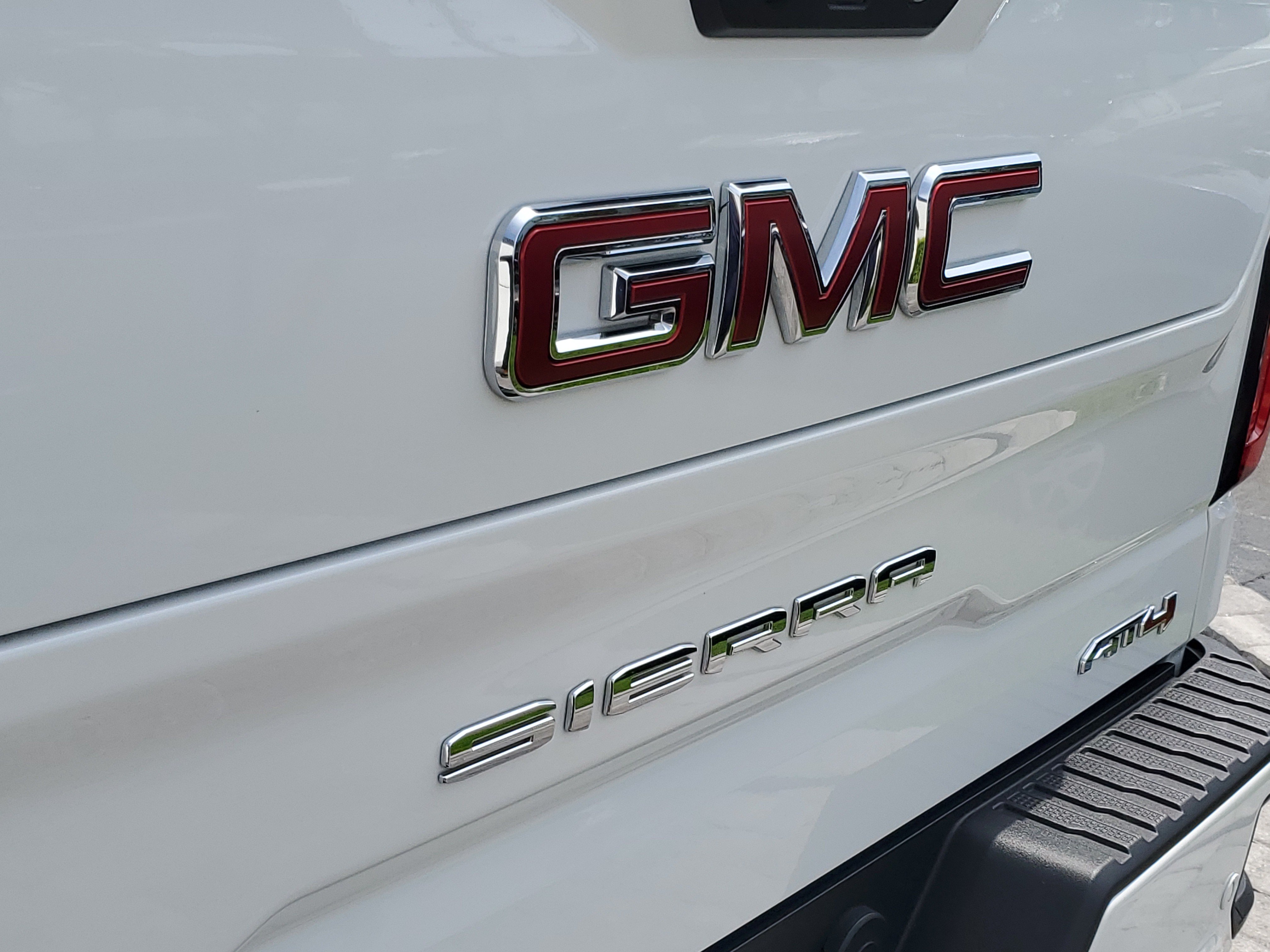 Used 2025 GMC Sierra 1500 AT4 w/ AT4 Premium Package AWD/4WD image 8