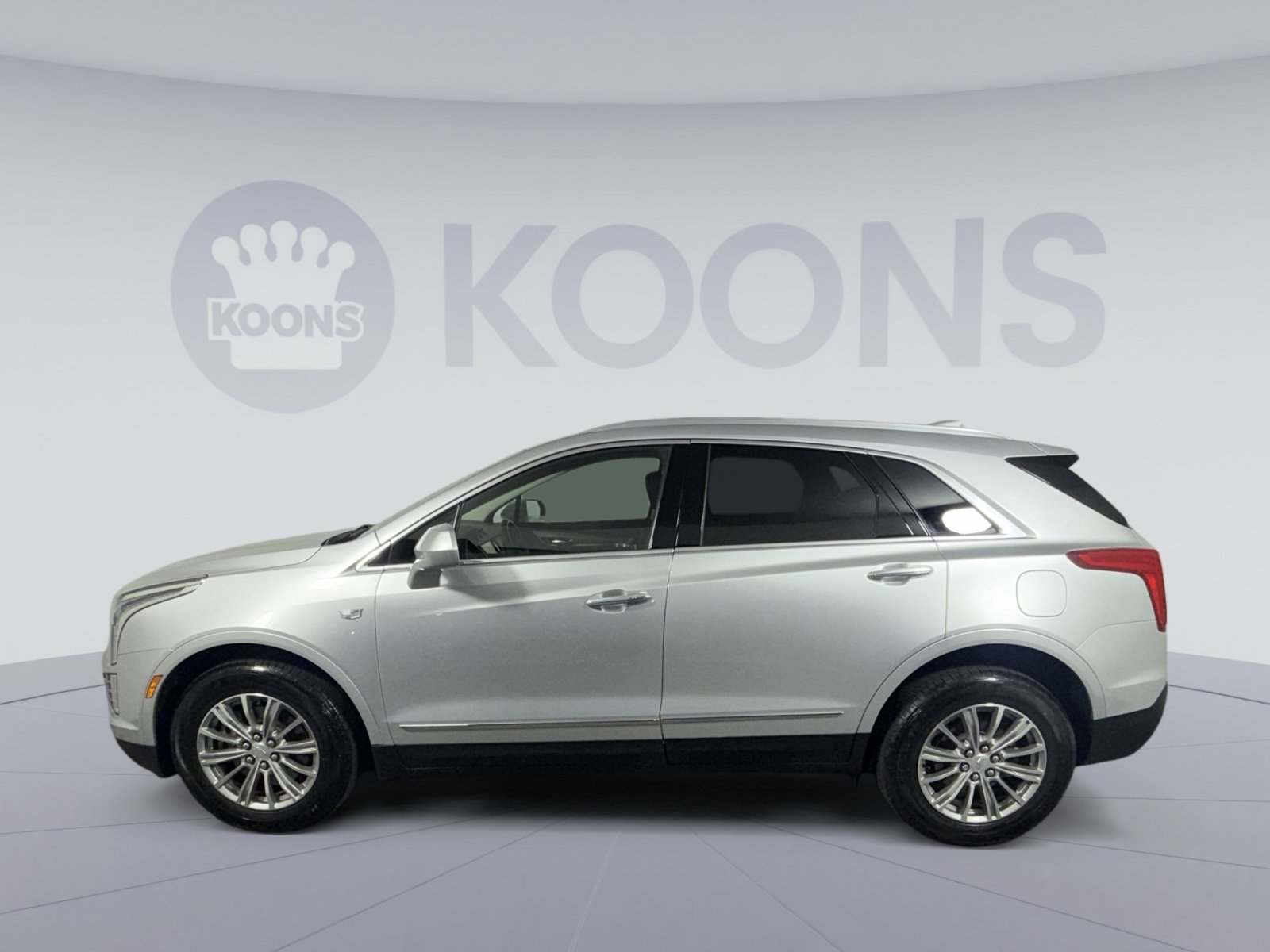 Used 2017 Cadillac XT5 Luxury image 2