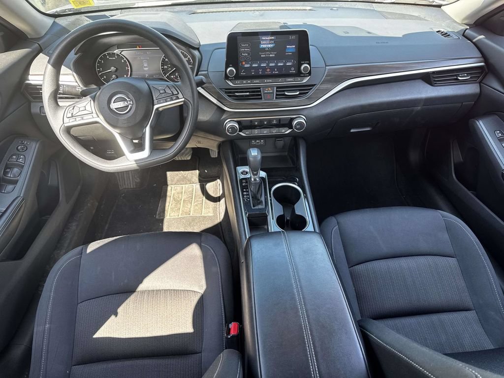 Used 2024 Nissan Altima 2.5 SV FWD image 11