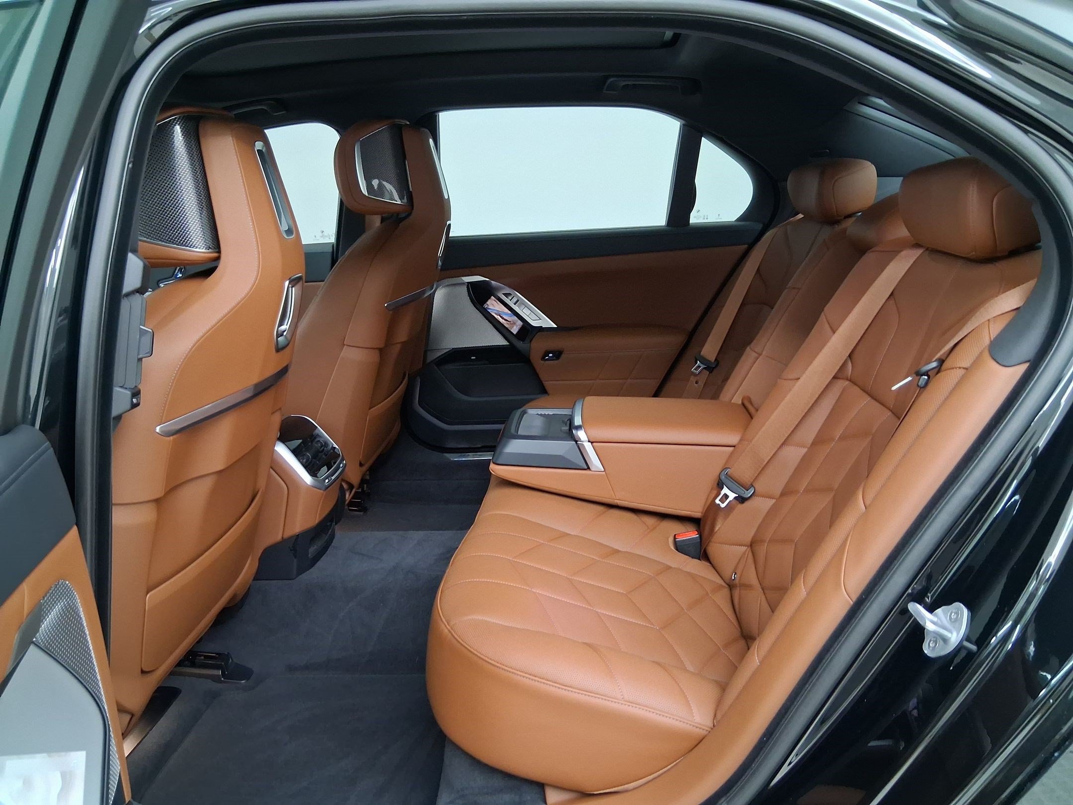 Used 2025 BMW 760i xDrive AWD/4WD image 13