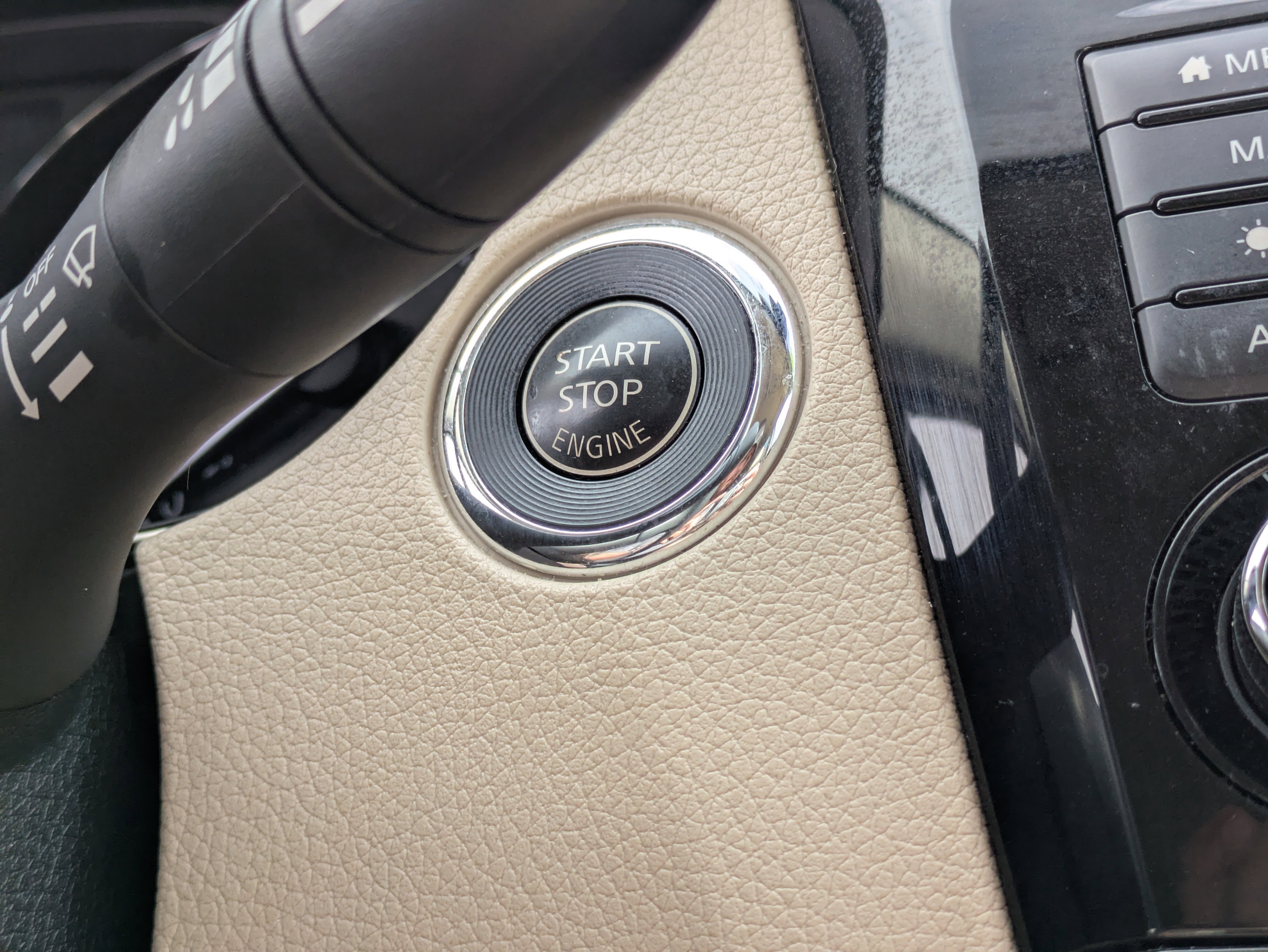 Used 2020 Nissan Rogue SL w/ Premium Package image 28