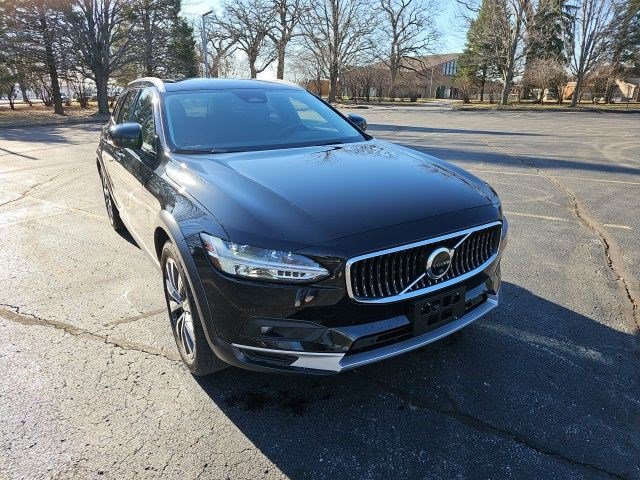 Used 2023 Volvo V90 B6 Cross Country Plus image 8