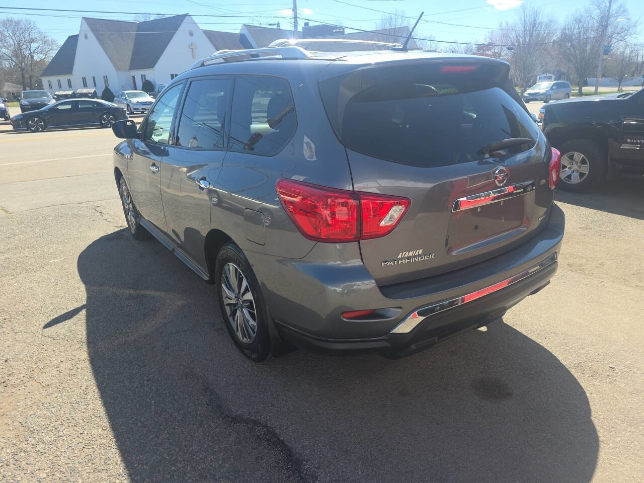 Used 2018 Nissan Pathfinder S AWD/4WD image 4