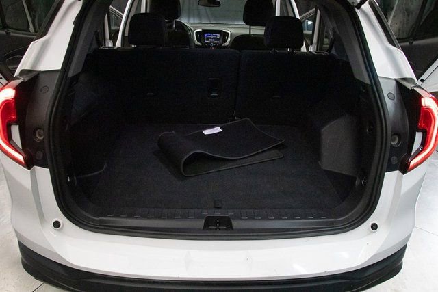 Used 2024 GMC Terrain SLE image 19