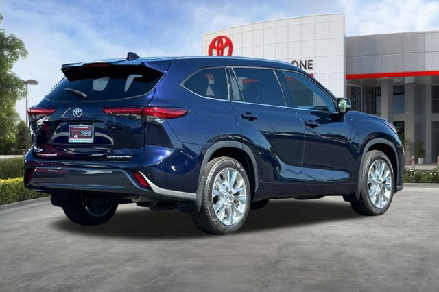 Used 2022 Toyota Highlander Limited AWD/4WD image 4