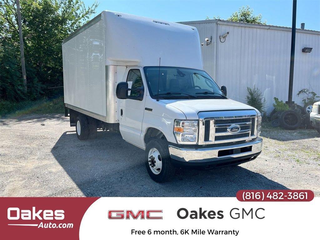 Used 2023 Ford E-450 and Econoline 450 Super Duty w/ Driver's Safety Package RWD image 1