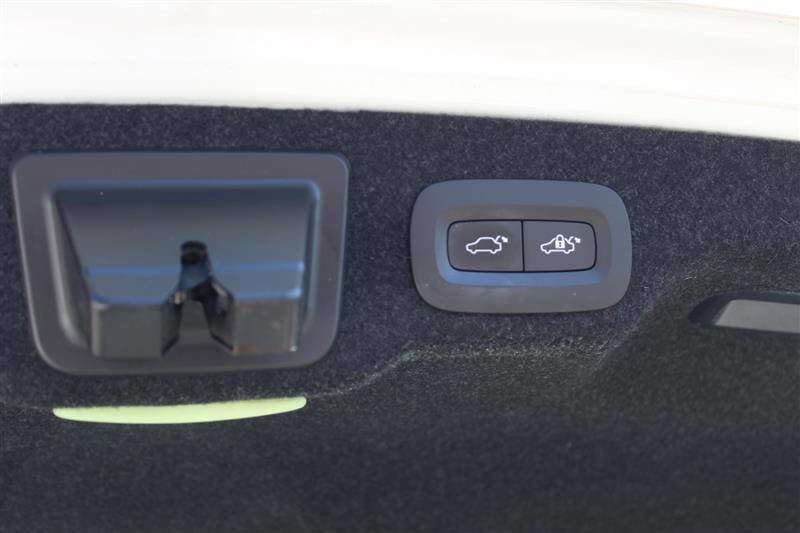 Used 2018 Volvo S90 T5 Momentum w/ Convenience Package image 32