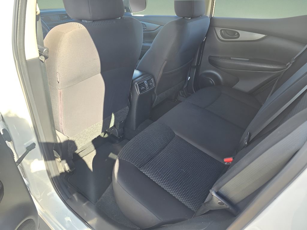 Used 2019 Nissan Rogue Sport S image 14