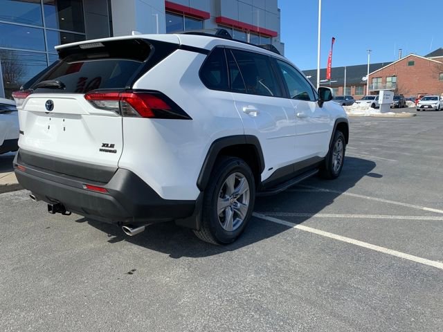 Used 2022 Toyota RAV4 XLE w/ Convenience Package image 3
