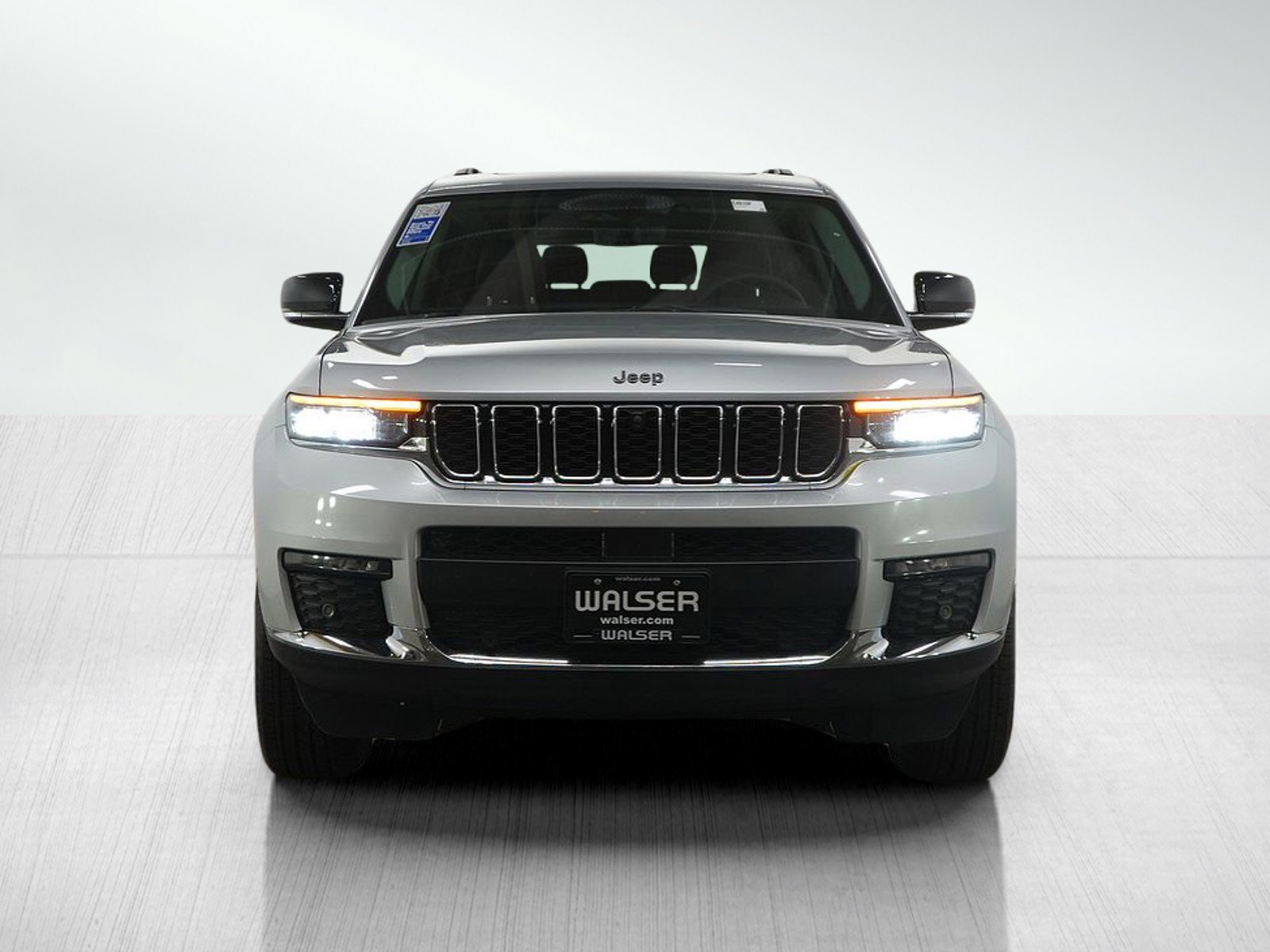 Used 2023 Jeep Grand Cherokee L Limited w/ Luxury Tech Group II image 8