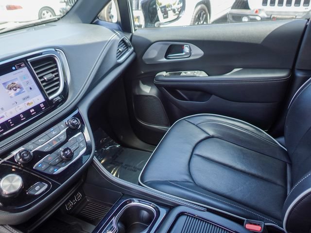Used 2025 Chrysler Pacifica Limited FWD image 22