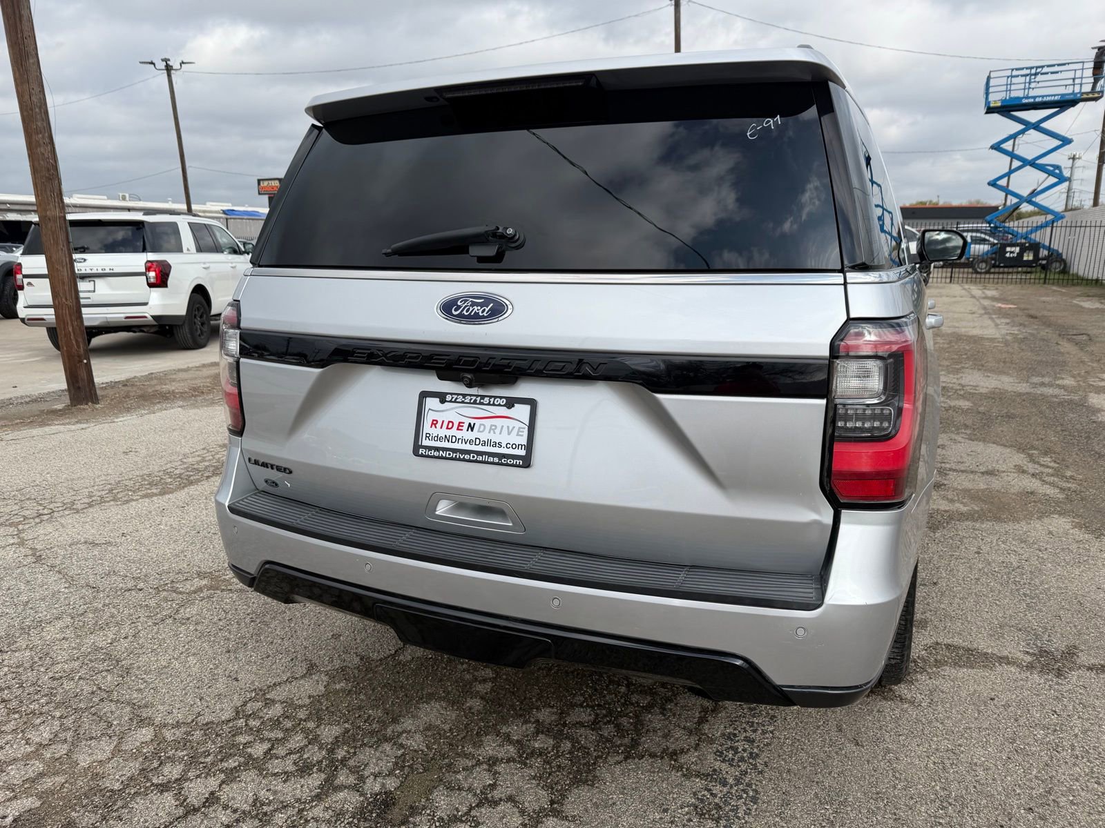 Used 2019 Ford Expedition Limited w/ Equipment Group 303A RWD image 6