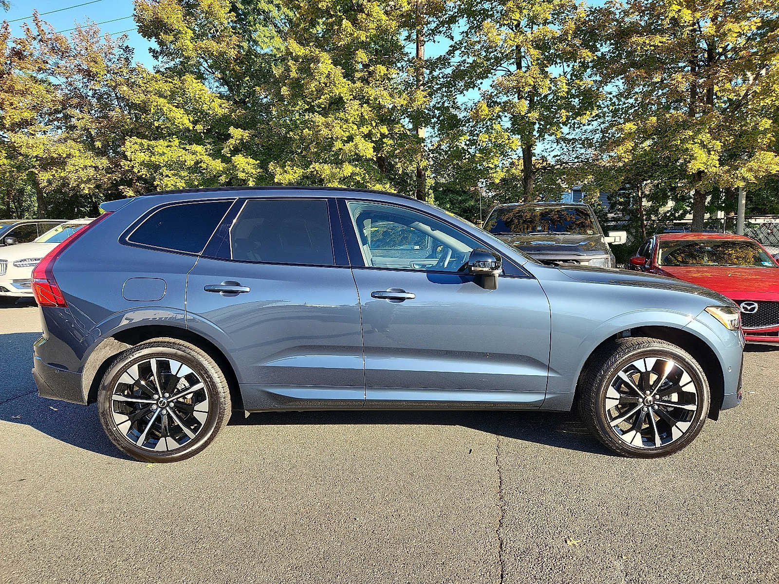 Used 2027 Volvo XC60 B5 Plus AWD/4WD image 7