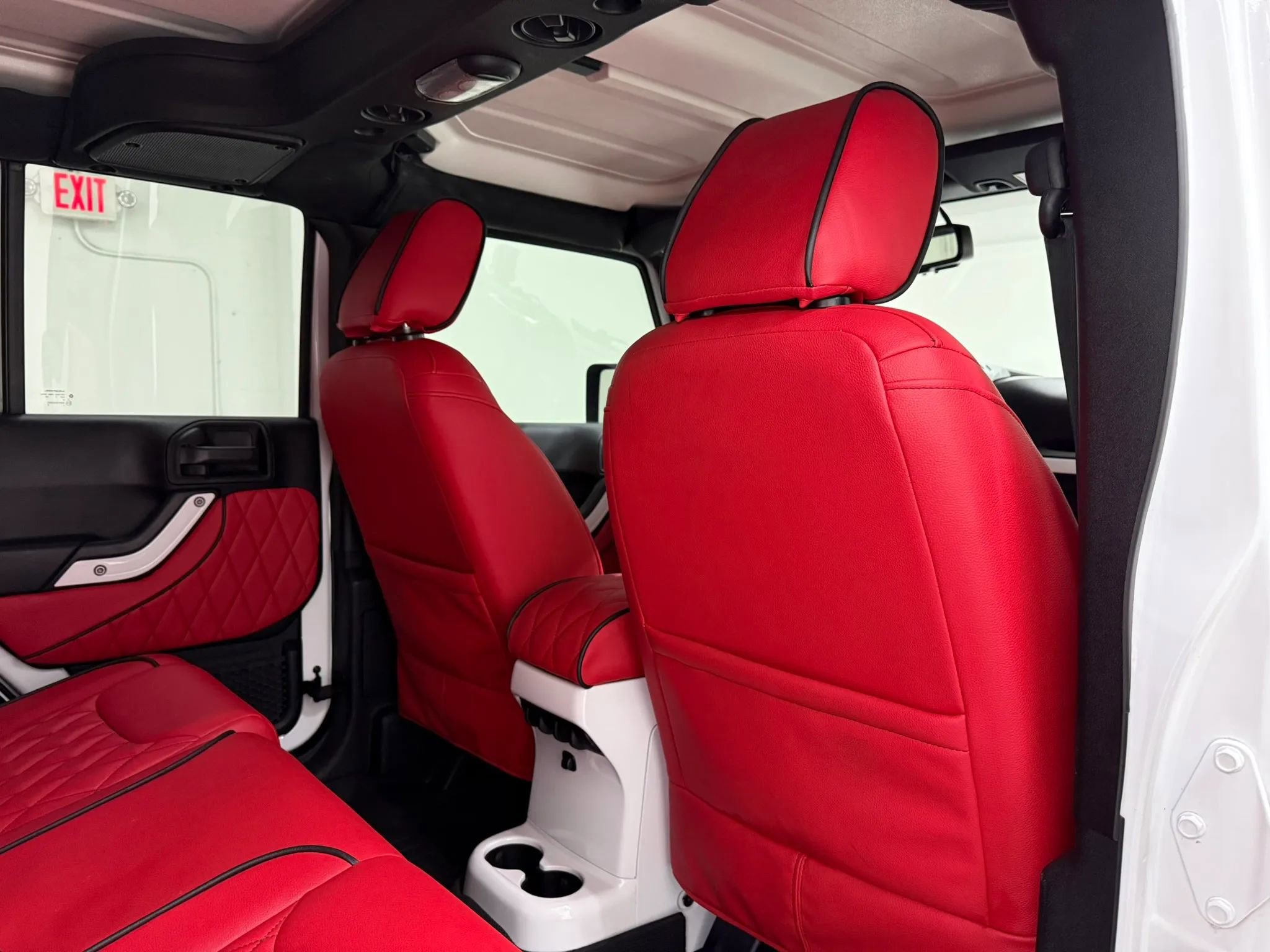 Used 2018 Jeep Wrangler Unlimited Sport S image 32