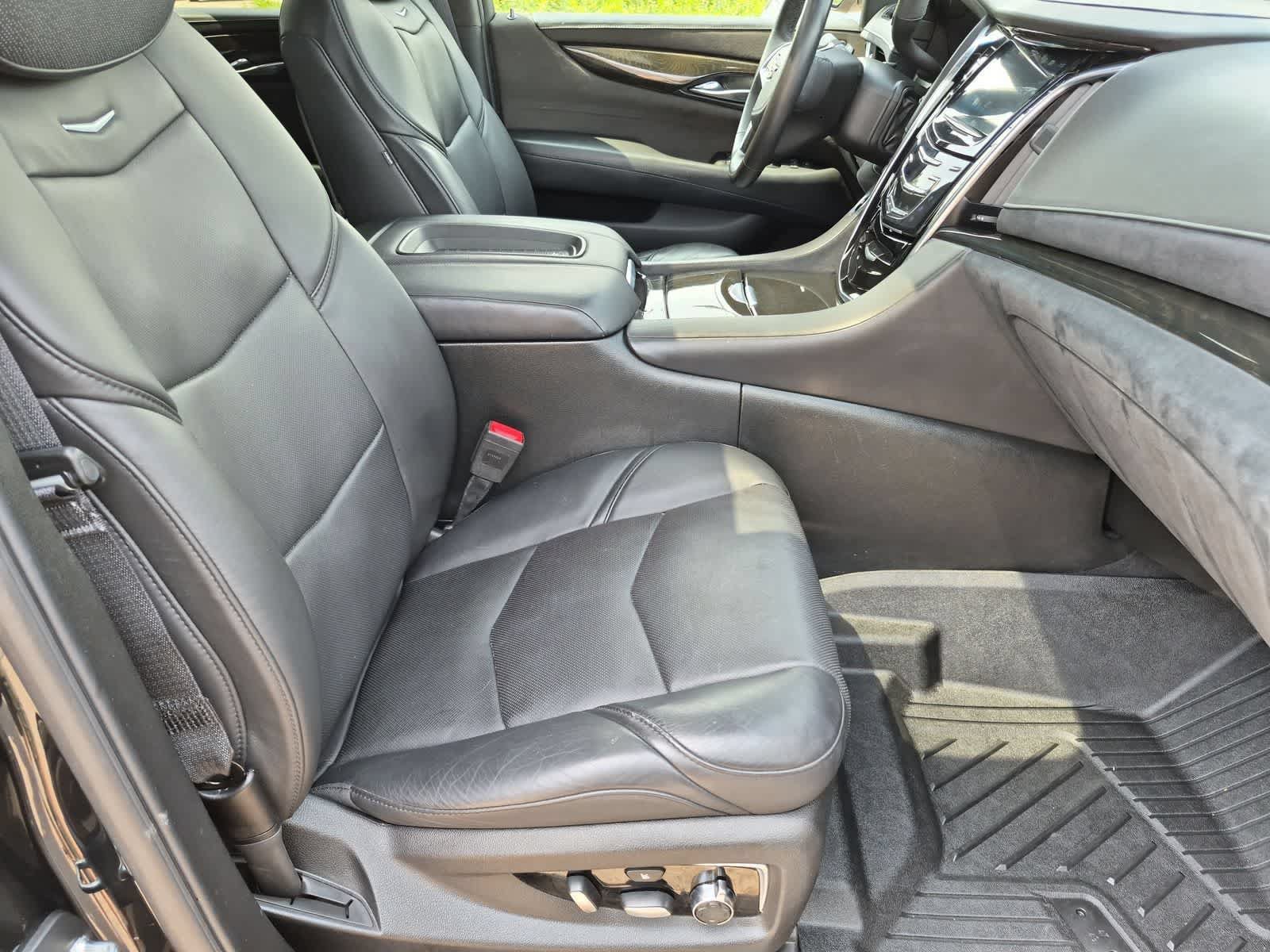 Used 2018 Cadillac Escalade Platinum AWD/4WD image 23