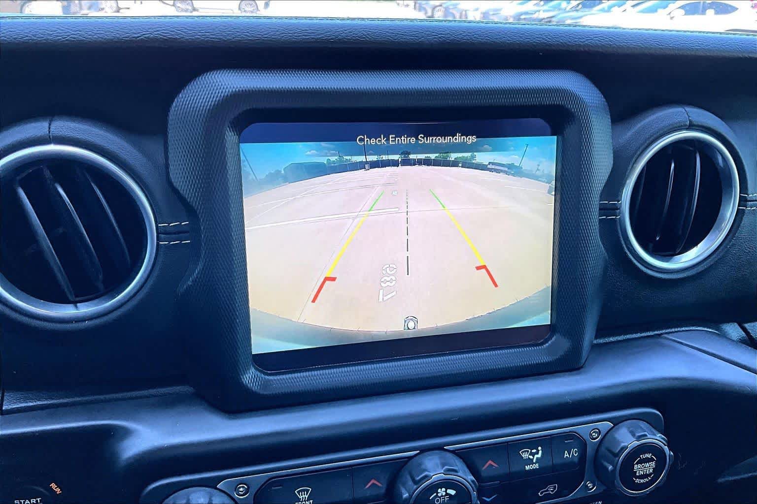 Used 2018 Jeep Wrangler Unlimited Sahara AWD/4WD image 27