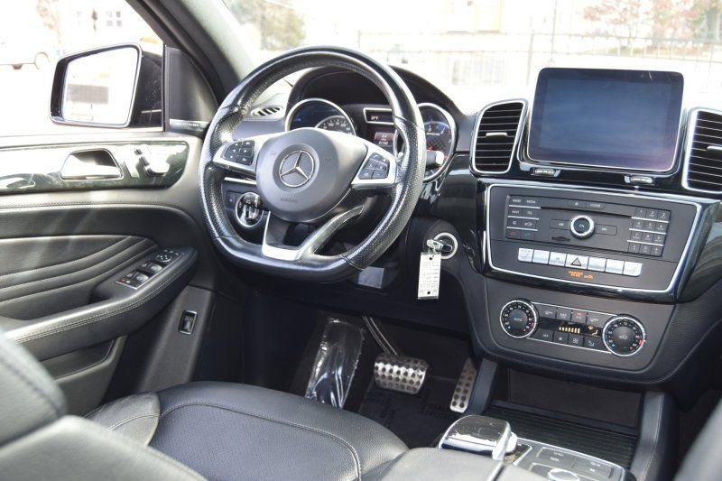 Used 2019 Mercedes-Benz GLE 43 AMG 4MATIC w/ Premium 3 Package image 17
