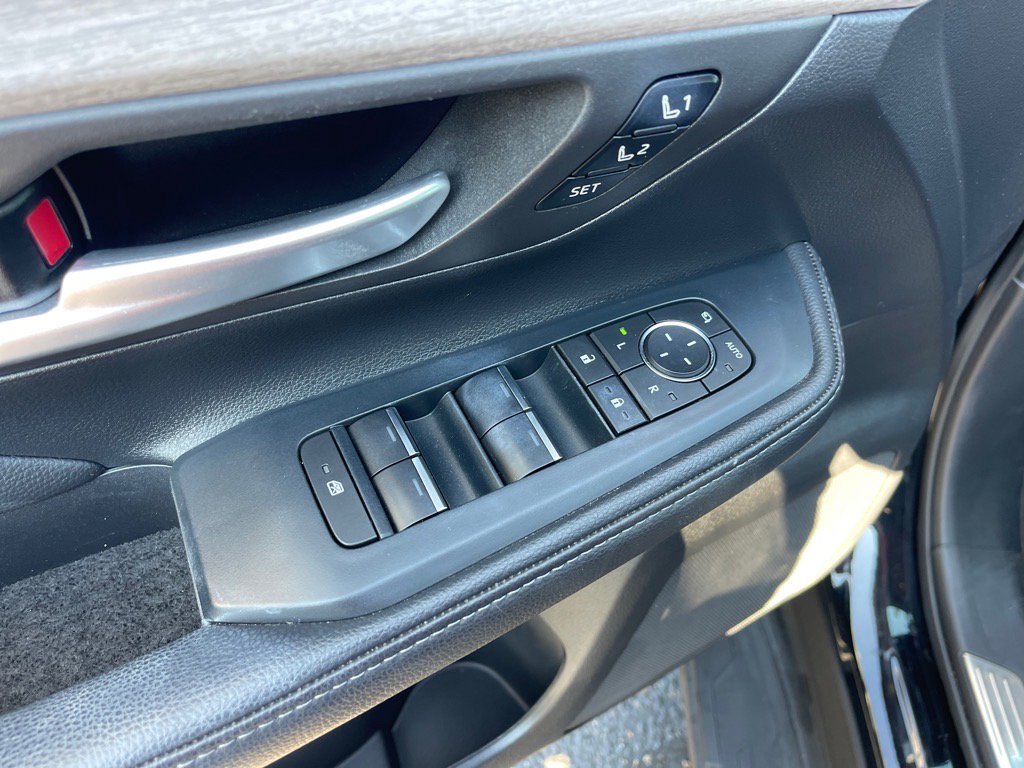 Used 2024 Toyota Grand Highlander Limited image 8