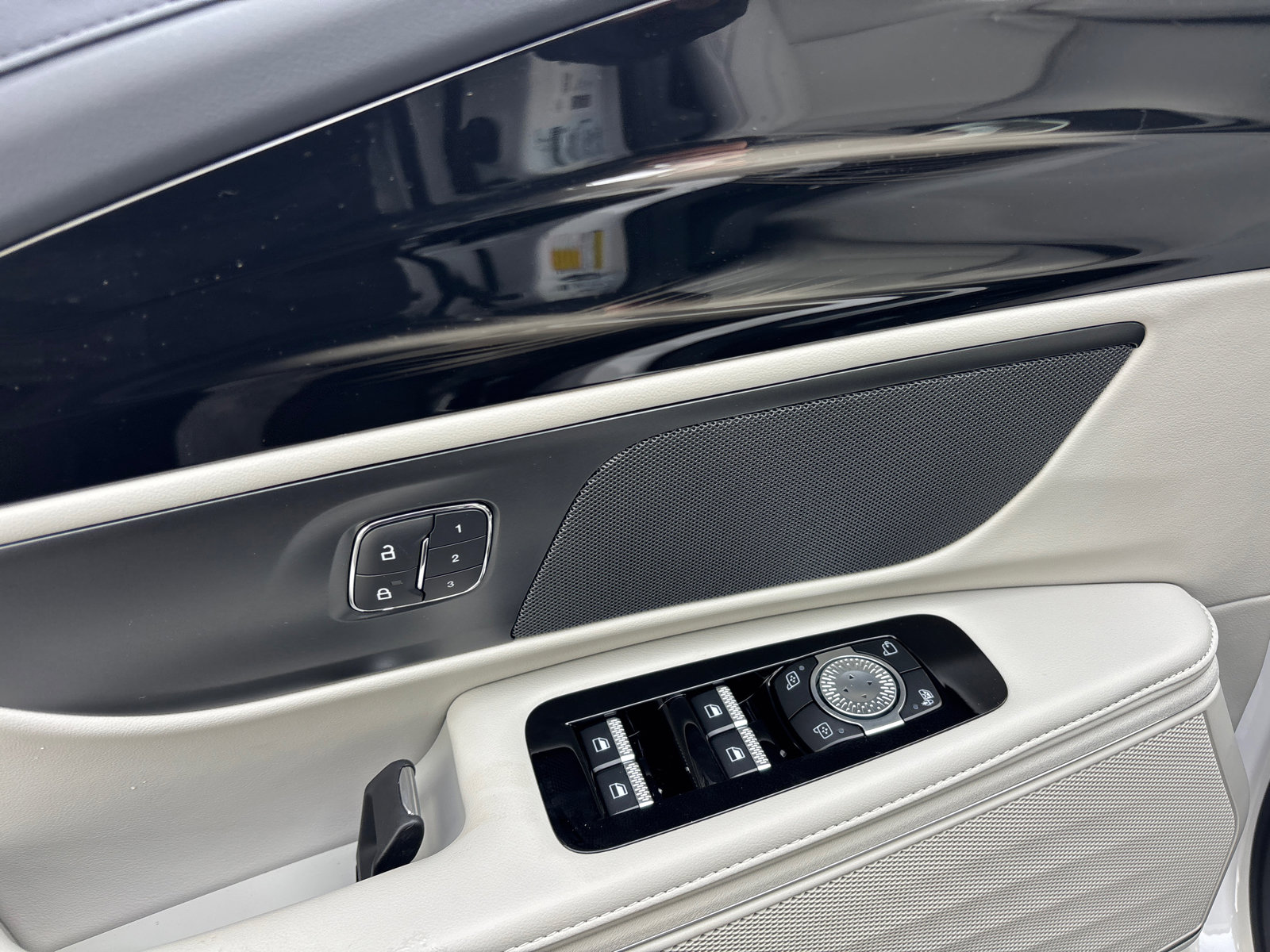 New 2026 Lincoln Nautilus Premier image 12