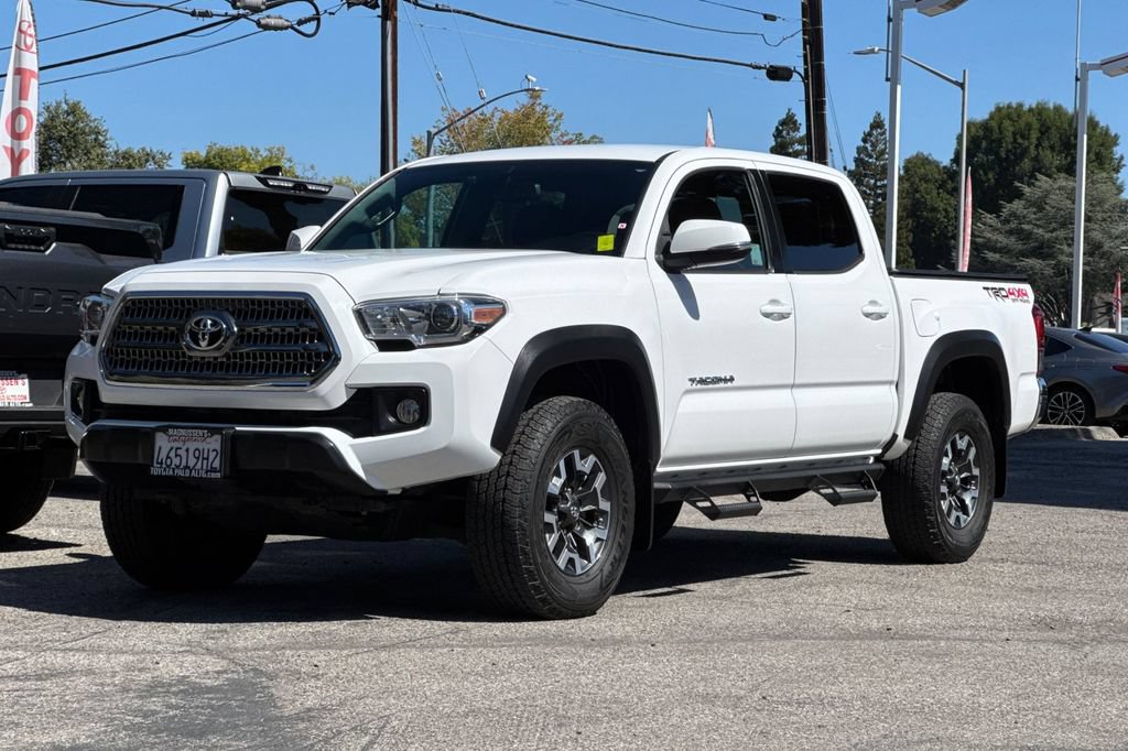 Certified 2017 Toyota Tacoma TRD Off-Road AWD/4WD image 7