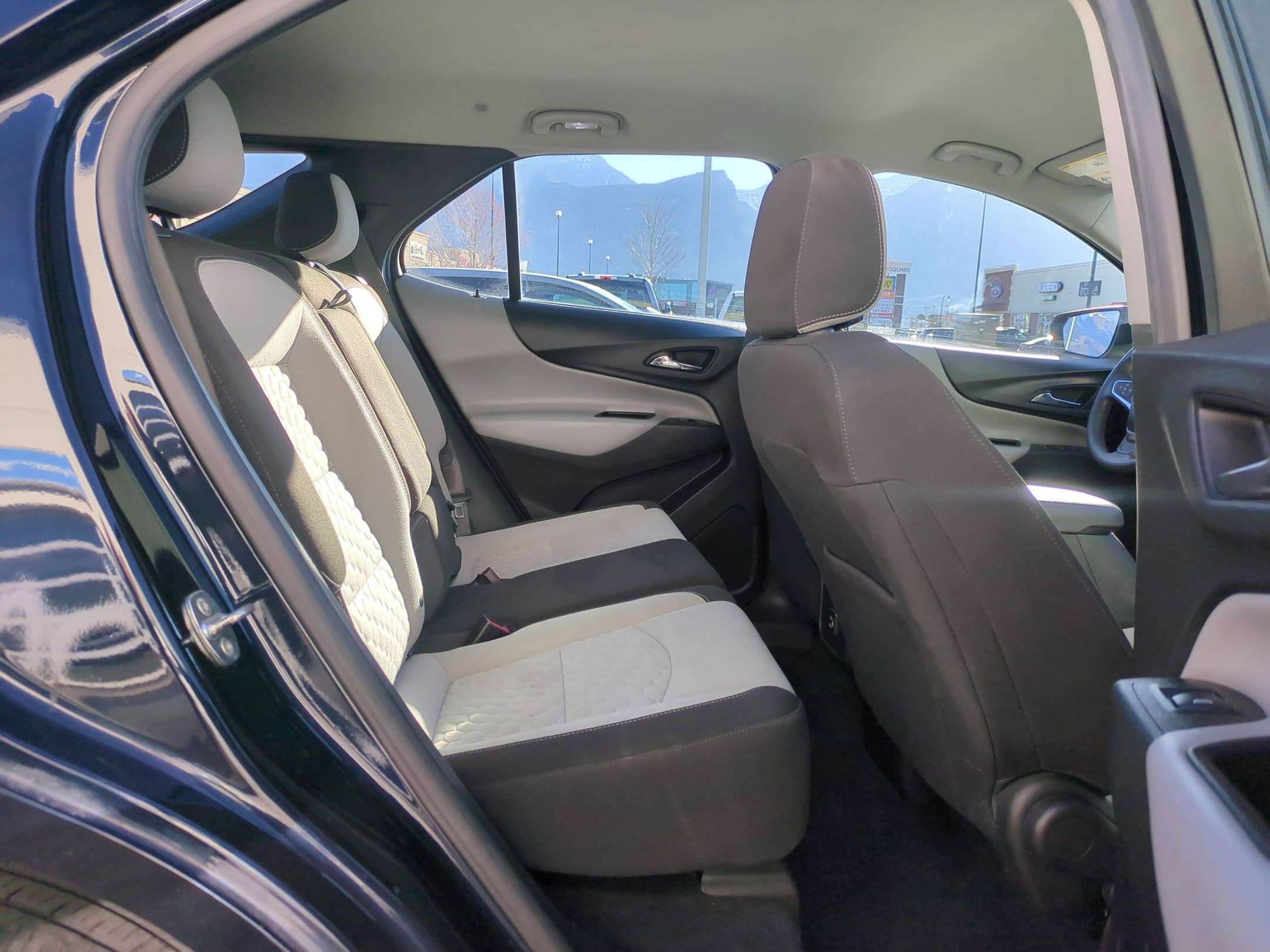 Used 2021 Chevrolet Equinox LS w/ LPO, Floor Liner Package image 31