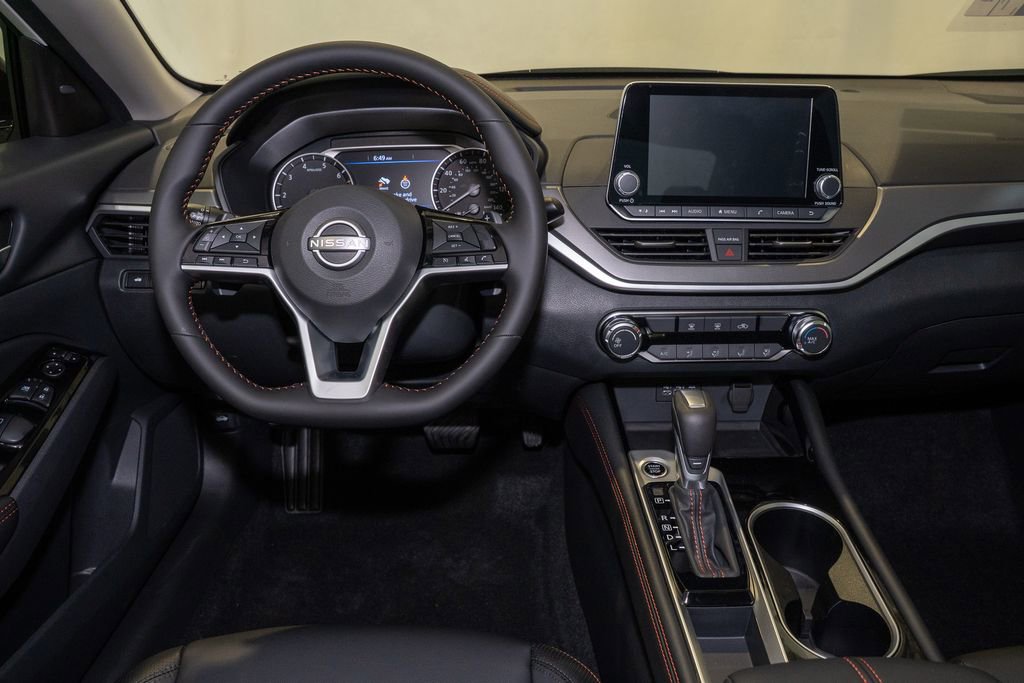New 2025 Nissan Altima 2.5 SR image 8