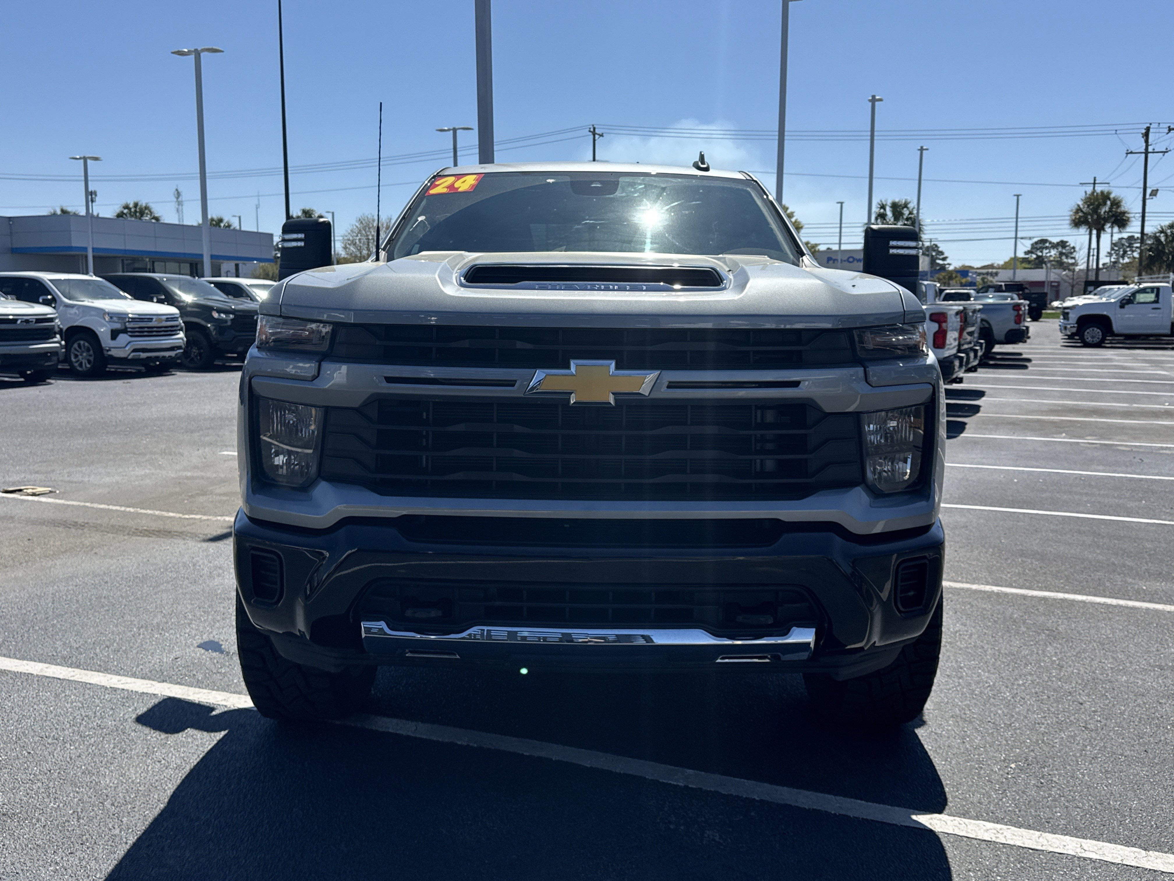 Used 2024 Chevrolet Silverado 2500 Custom w/ Custom Value Package image 8