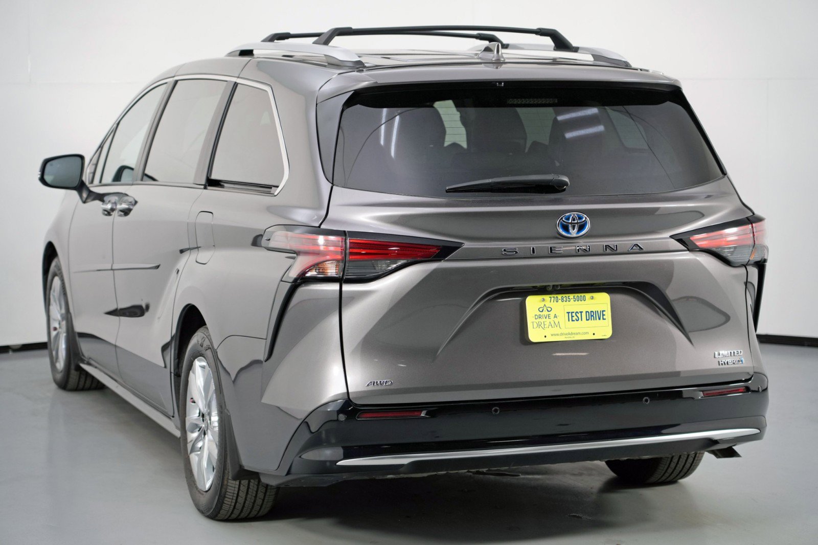 Used 2024 Toyota Sienna Limited image 54