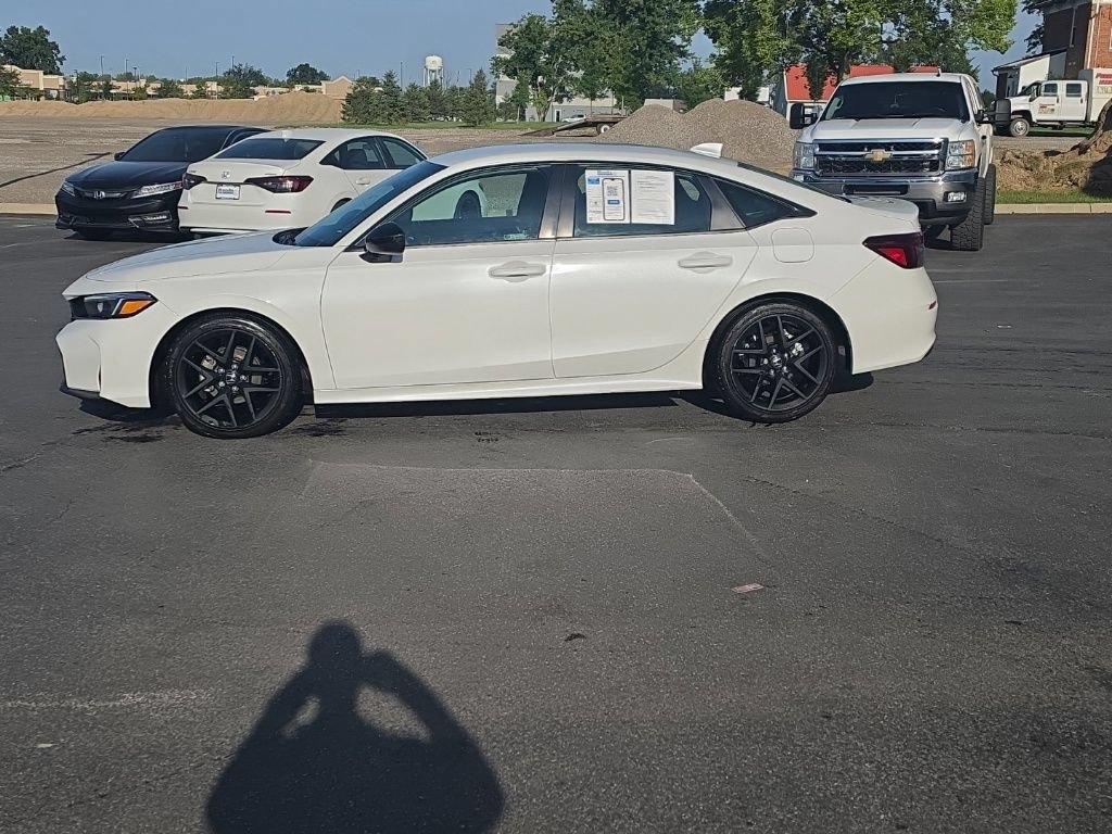 Used 2025 Honda Civic Sport image 4