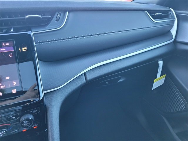 New 2025 Jeep Grand Cherokee Altitude image 28