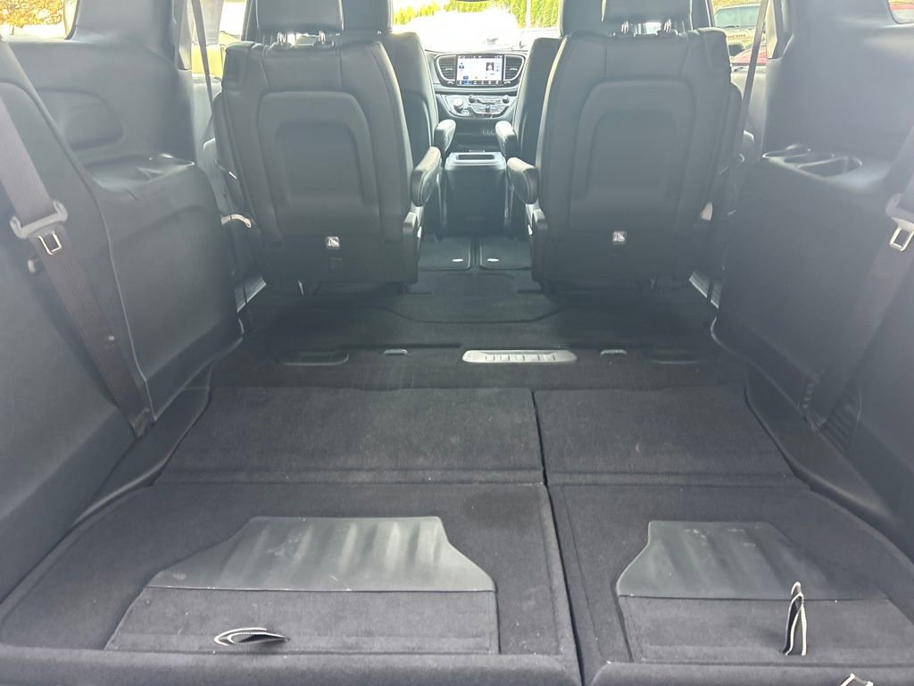 Used 2025 Chrysler Pacifica Select image 26