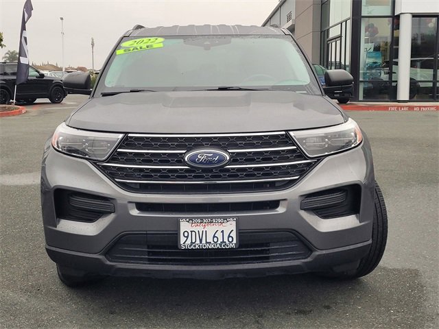 Used 2022 Ford Explorer XLT image 2
