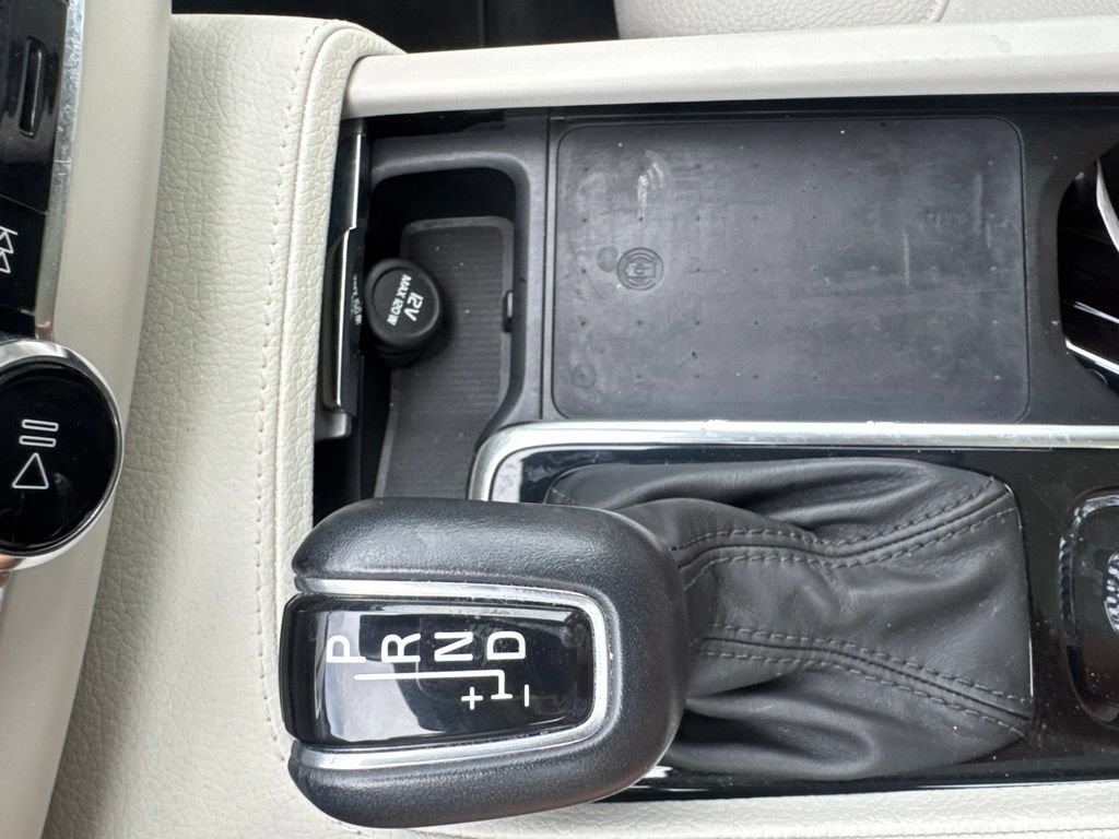 Used 2022 Volvo XC90 T5 Momentum AWD/4WD image 33
