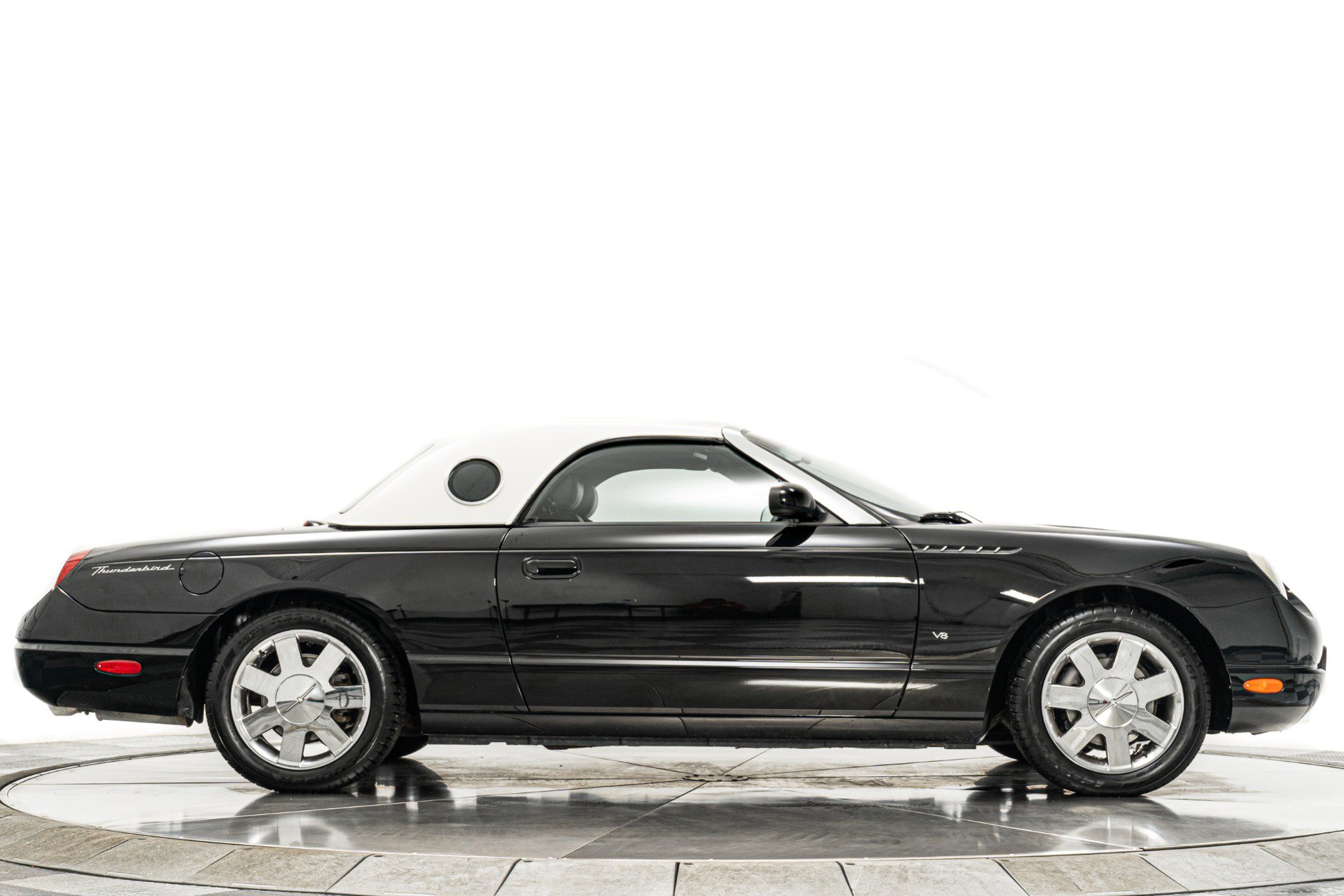 Used 2003 Ford Thunderbird image 18